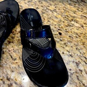 Clark’s cushionaire black patent comfort sandals